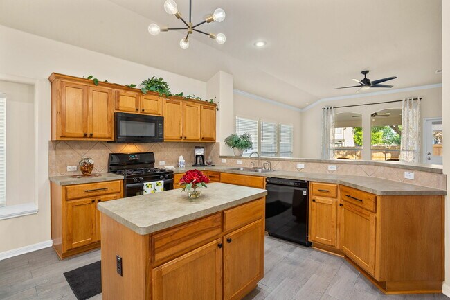 Building Photo - 313 Greenside Ln