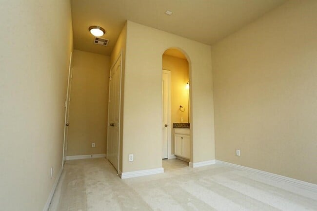Building Photo - 2606 Meadowlark Hills Ct