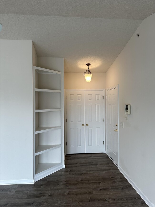 Building Photo - 6112 Hedgecock Cir