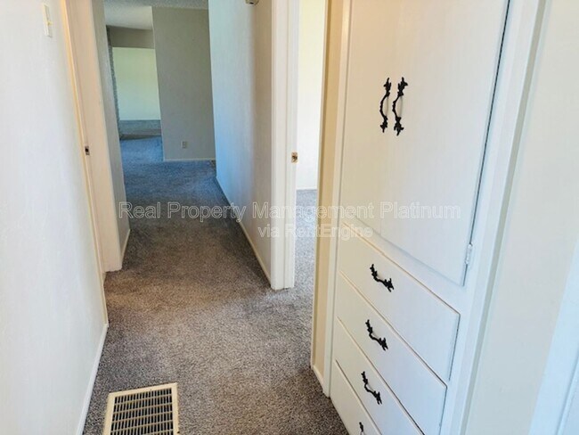 Building Photo - 3536 E Behymer Ave