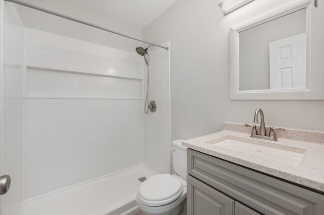 Building Photo - 200 White St