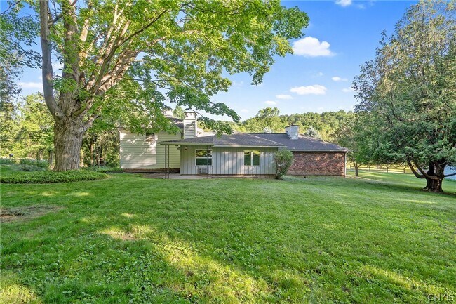 Building Photo - 6555 Woodchuck Hill Rd