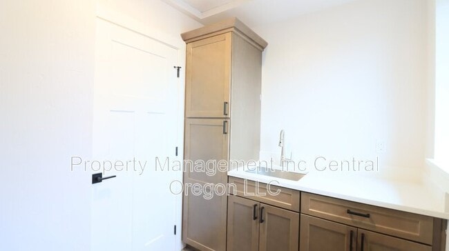 Building Photo - 61379 Brosterhous Road