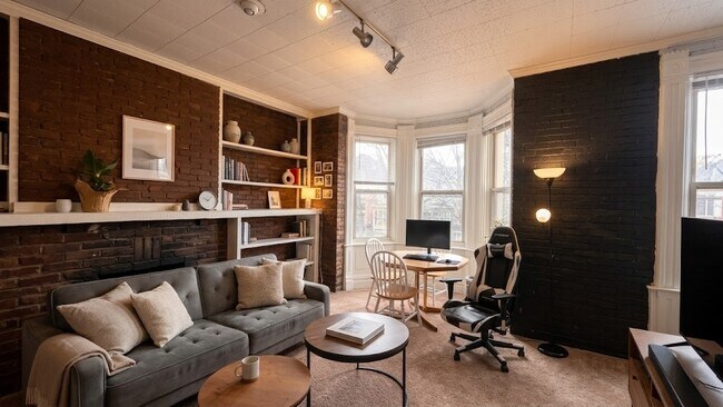 Building Photo - 627 S Negley Ave