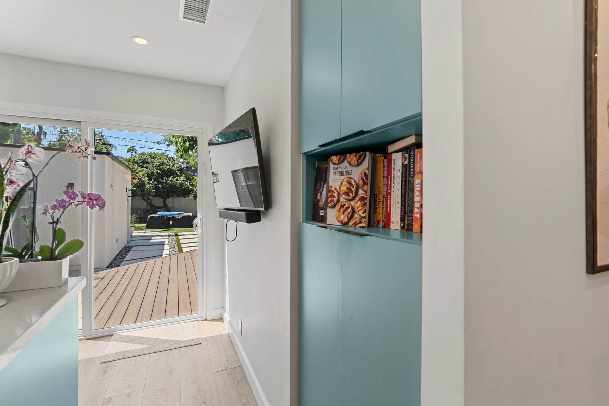 kitchen/pantry - 11038 Blix St