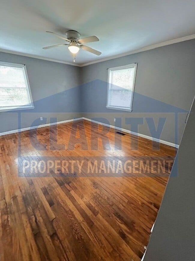 Building Photo - Centrally located 2 bed, two bathroom home!