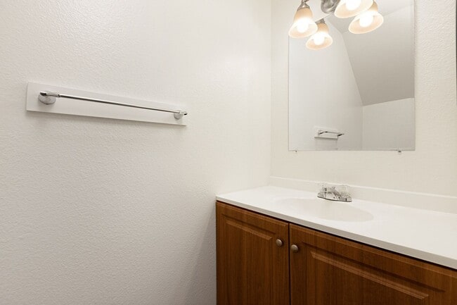 Building Photo - Updated Townhome in El Camino Club Estates!