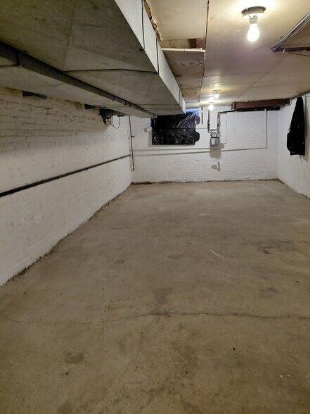 Building Photo - 28 N Kresson St