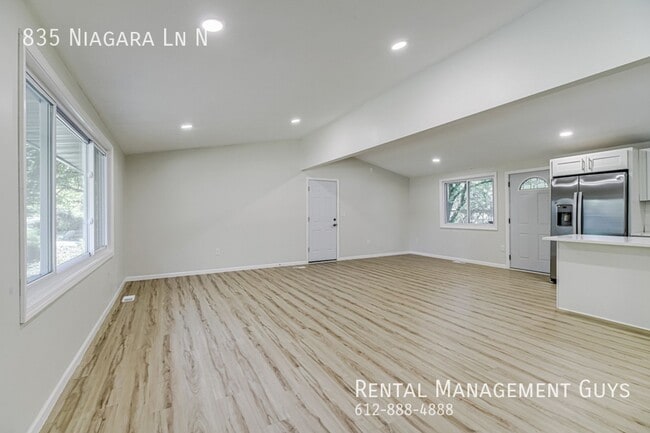 Building Photo - Stunning 4 Bedroom Home! Wayzata School District!