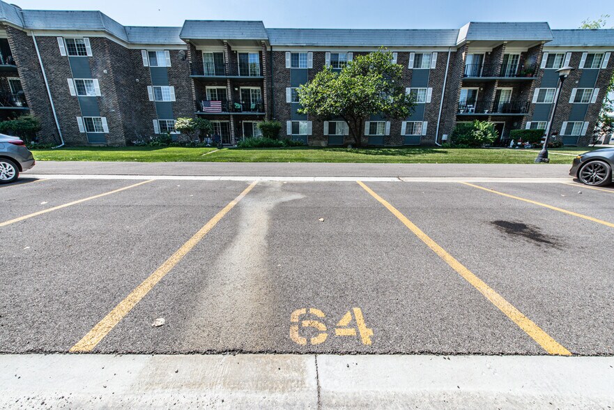 Building Photo - 1505 N Windsor Dr