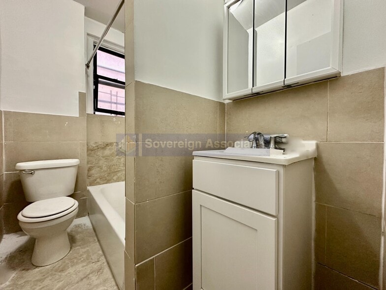 Building Photo - 518 W 204th St