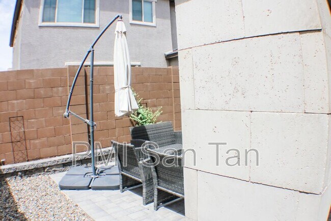 Building Photo - 4754 E Olive Ave