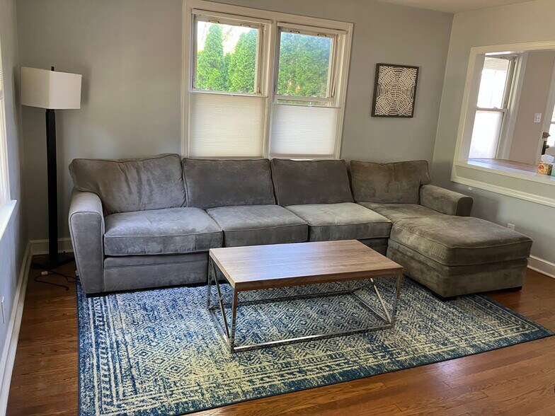 Cozy Livingroom - 417 Reef Rd