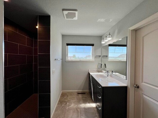 Building Photo - 369 Bella Way