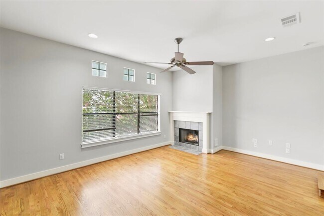 Building Photo - 1604 Reinerman St