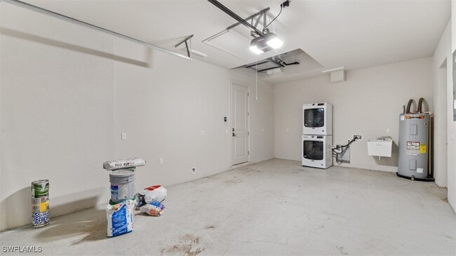 Building Photo - 8720 Cypress Lake Dr