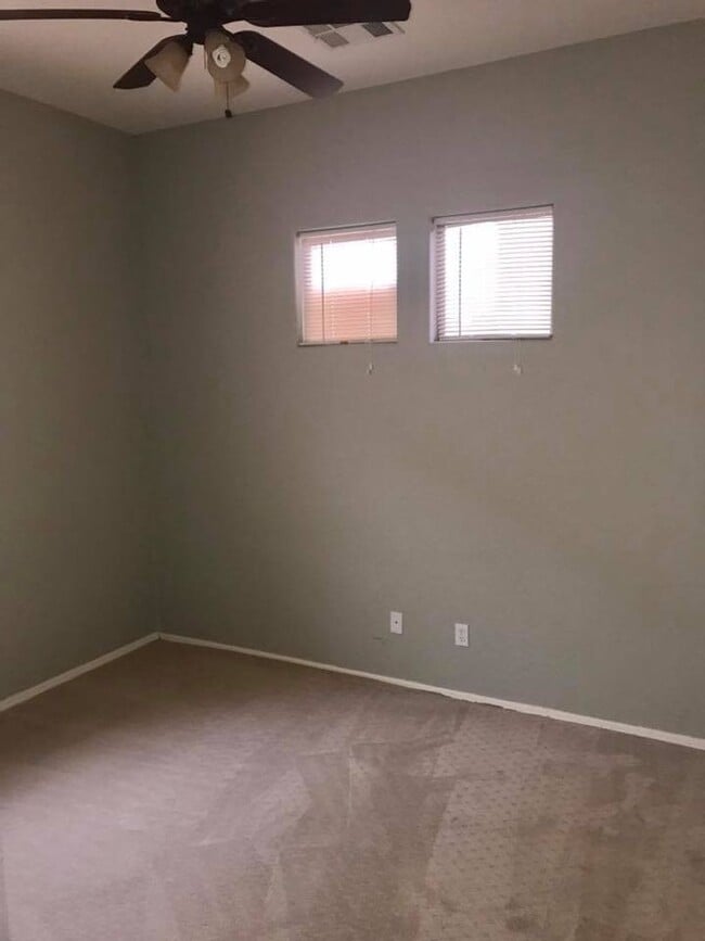 Building Photo - 3-bedroom in gated community w/community pool