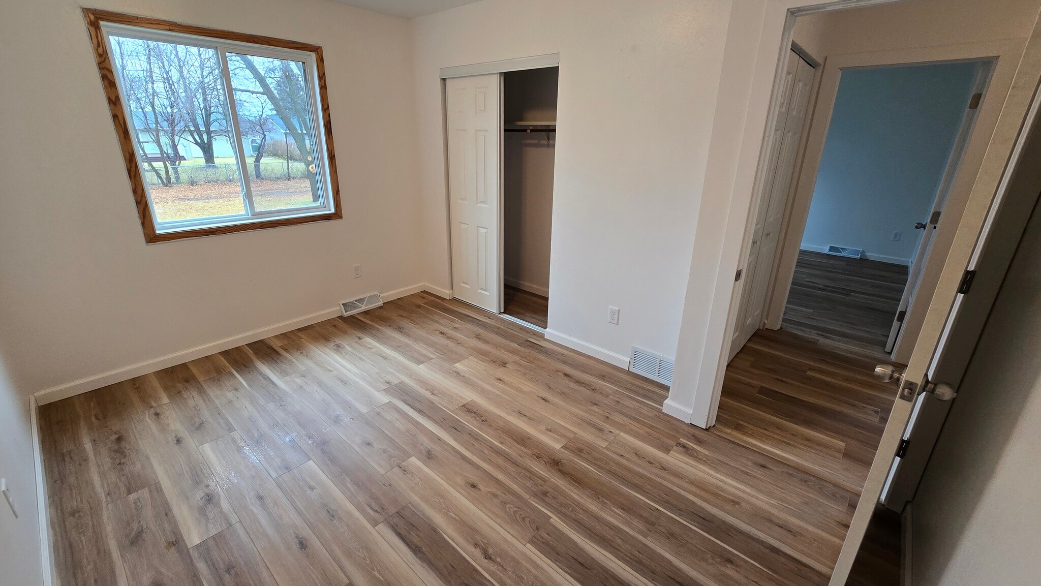 Building Photo - 563 4th St SE