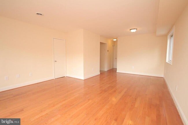 Building Photo - 298 Greenough St