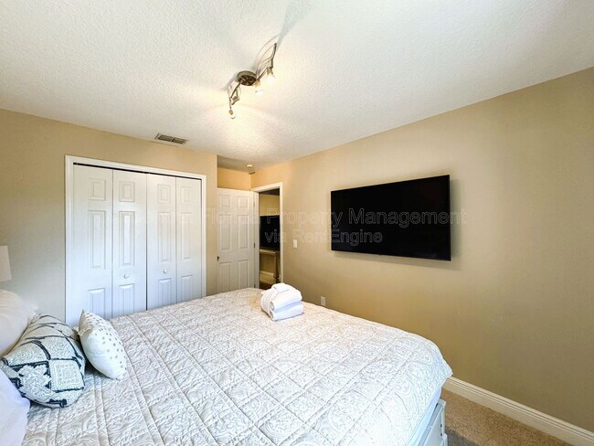 Building Photo - 820 Briargrove Ave