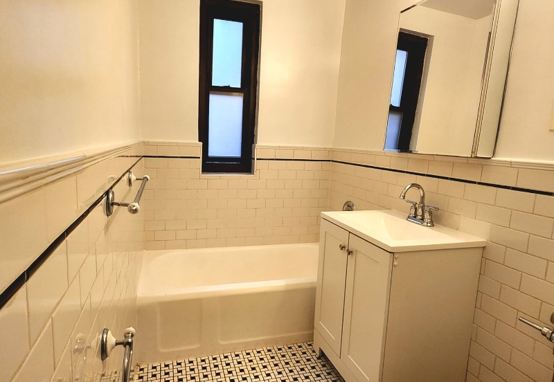 Building Photo - 141 E 56th St