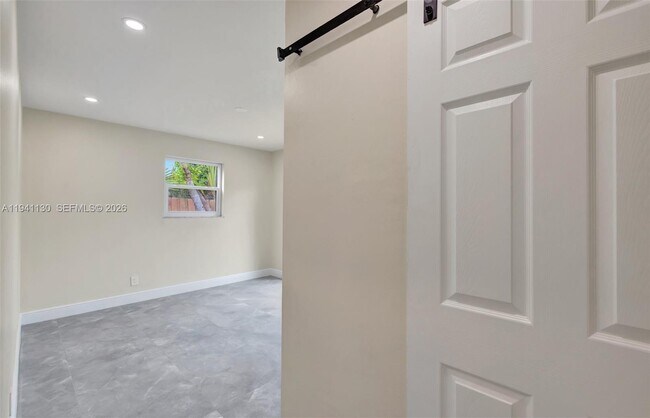 Building Photo - 3480 SW 20th St