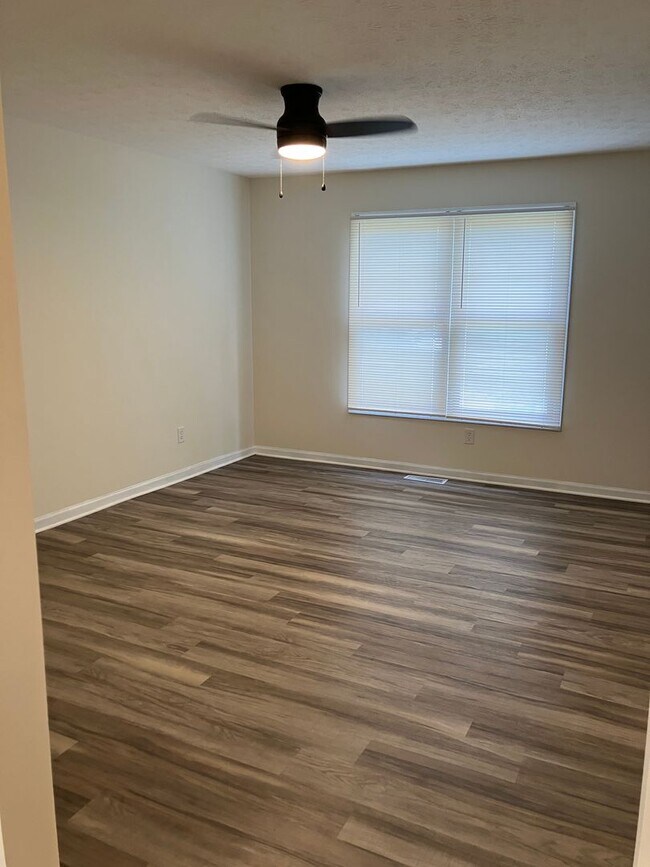 Building Photo - Townhome - 2 Bedroom & 1.5 Bath at Troy Cr...