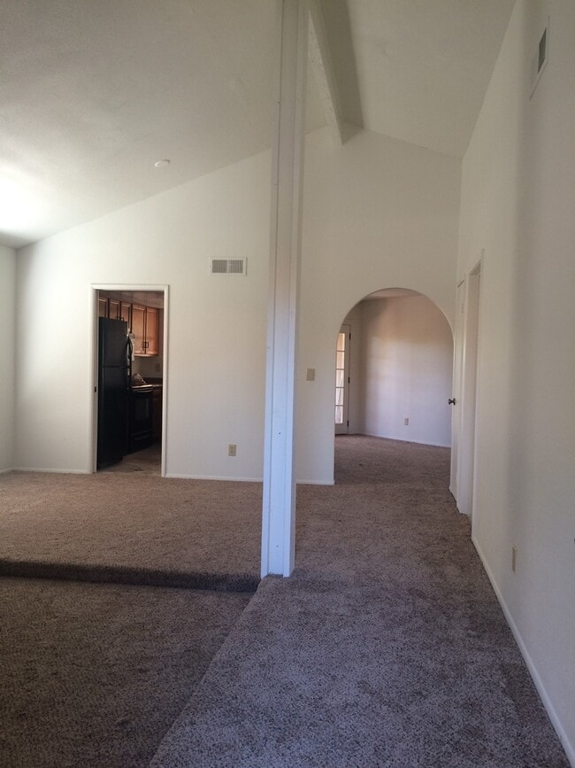 Building Photo - Beautiful 55+ Ahwatukee neighborhood spaci...
