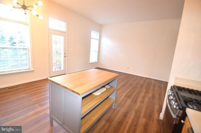 Building Photo - 24600 Siltstone Square
