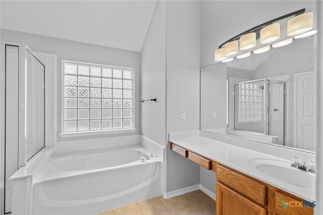 Building Photo - 111 Hackamore Ln