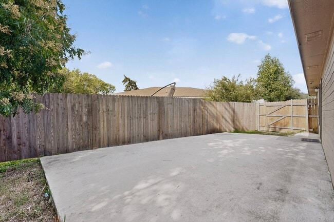 Building Photo - Charming 4-Bedroom Home on Quiet Cul-de-Sac | Move-In Ready | Deposit Alternative Available