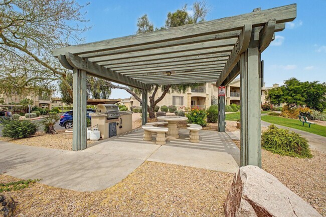 Building Photo - 16013 S Desert Foothills Pkwy