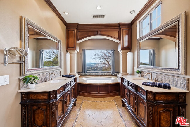 Building Photo - 501 Sadie Rd