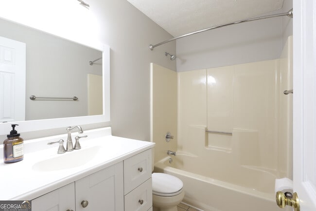 Building Photo - 801 Agate Edge