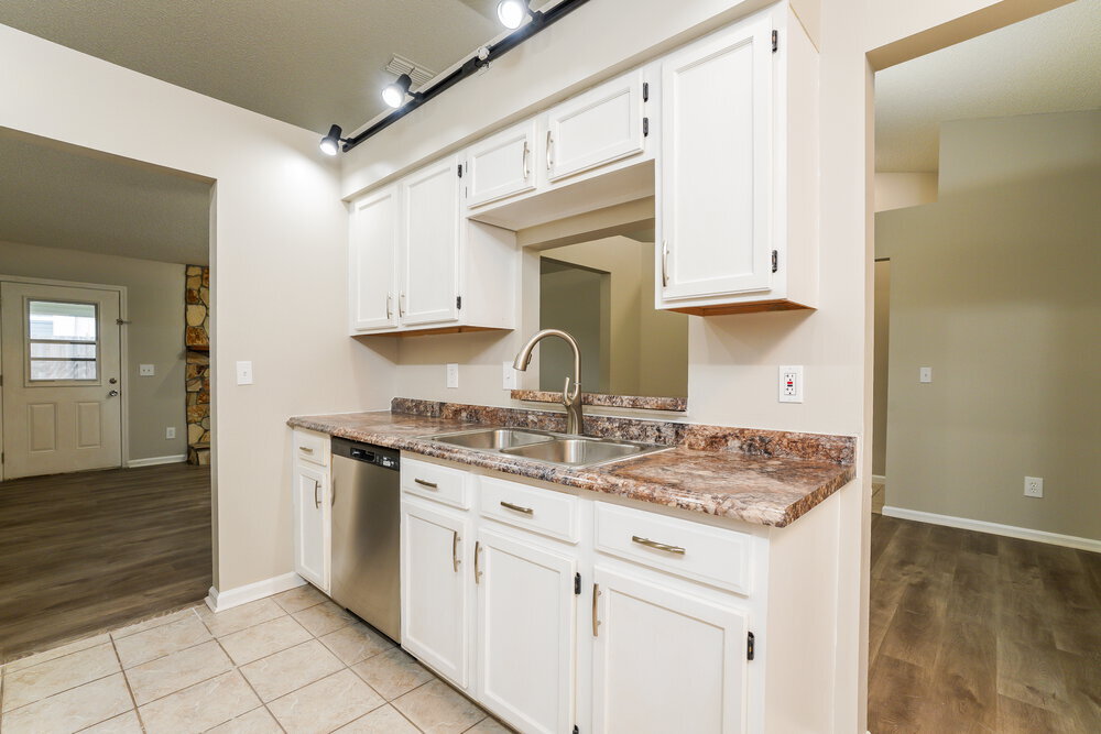 Building Photo - 3298 Deerfield Pointe Dr