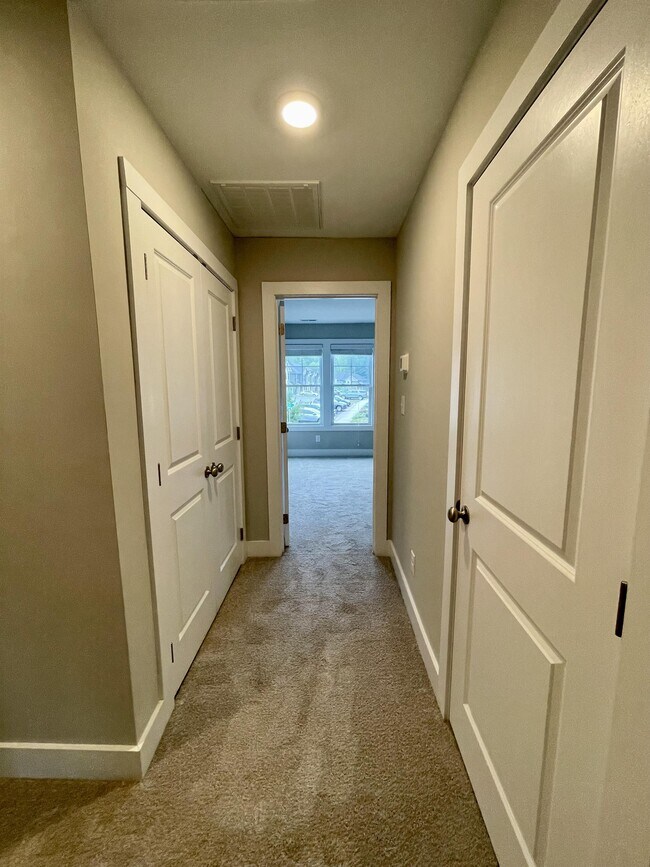 Building Photo - 93 Warwick Dr