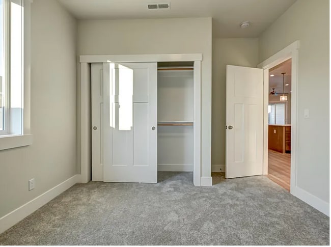 Building Photo - 2593 Sunray Ave