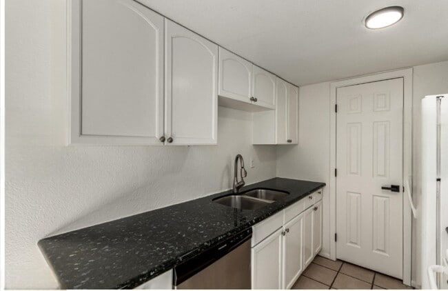 Building Photo - 4523 E Wood St