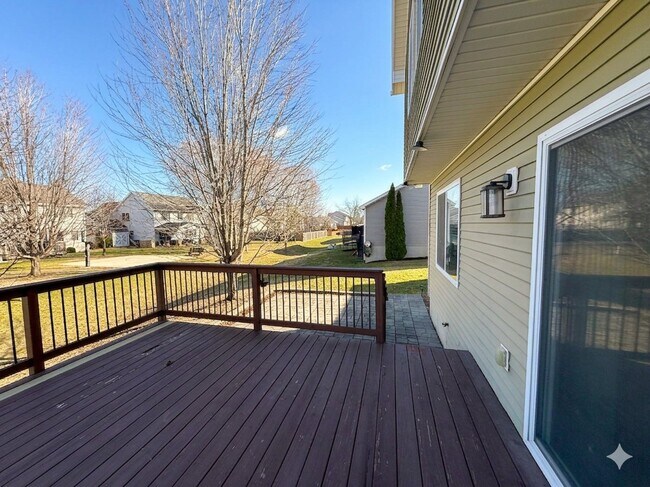 Building Photo - 495 SE Sagewood Cir