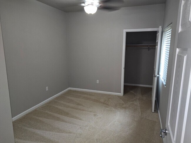 Building Photo - COMING SOON!!! 3 Bedroom Condo Near The Galleria