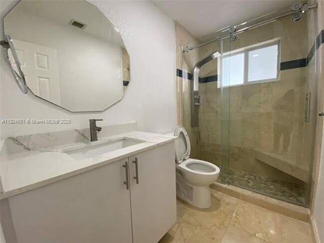 Building Photo - 19330 NE 18th Pl