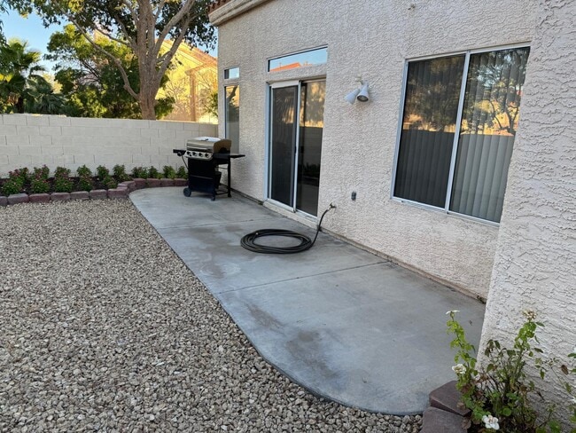 Building Photo - 8800 Crescent Ridge Ln