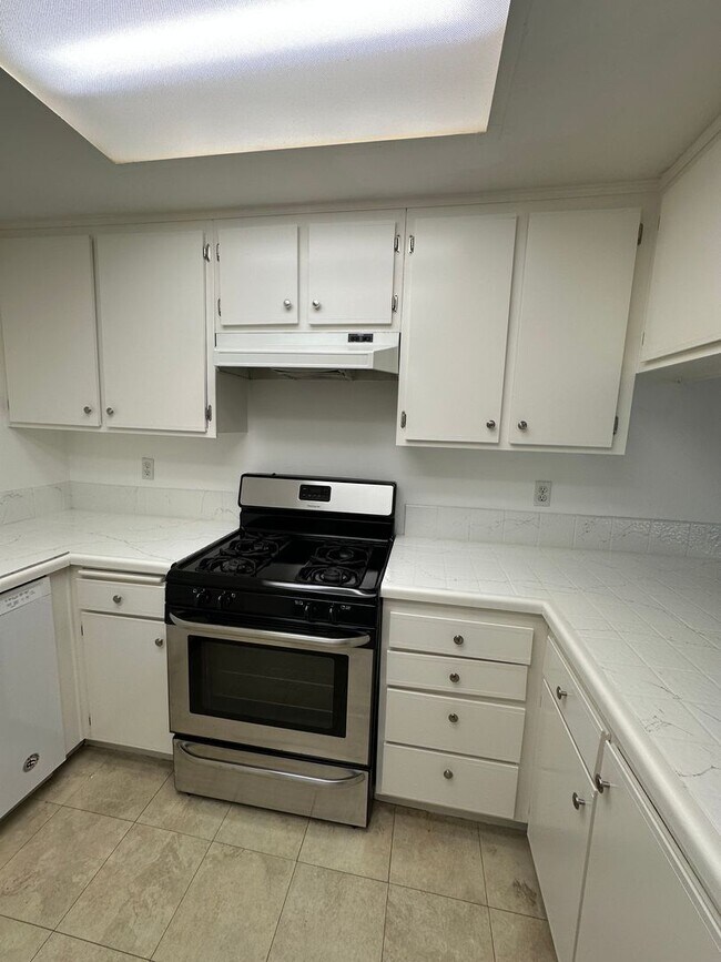 Building Photo - 1425 1st St