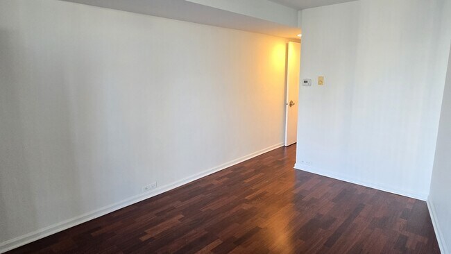 Building Photo - 300 N State St