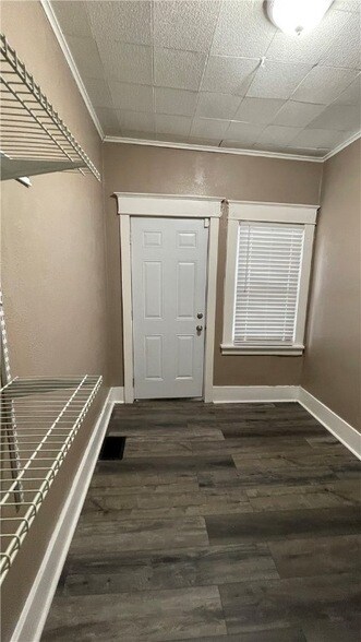 Building Photo - 247 Cedar Ave