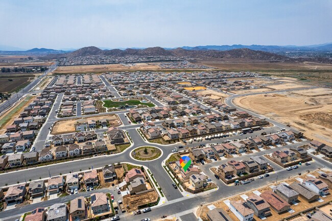 Building Photo - 28650 New Yorker Ln