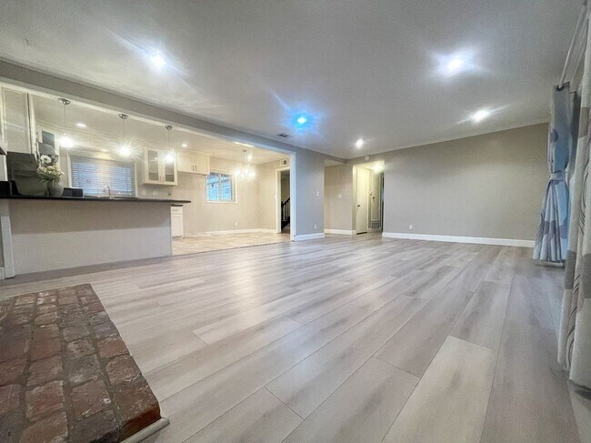 Building Photo - 6392 Park Ave