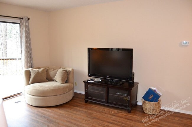 Building Photo - West Gate Area | Home | Furnished