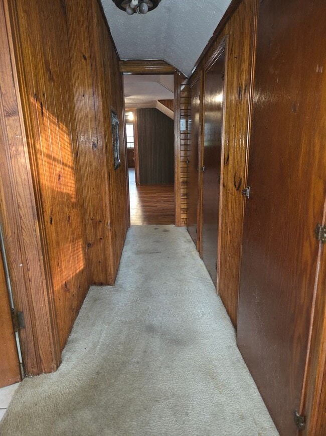 Building Photo - Spacious 4 Bed/ 2 Bath in North Jackson!