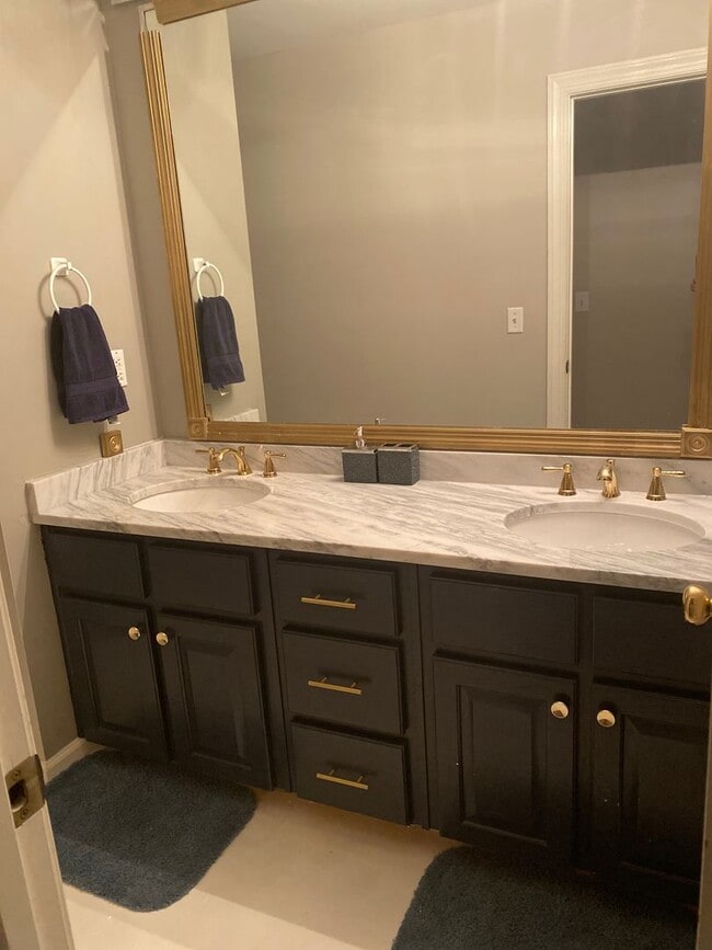 Building Photo - Beautiful Brick Home for Rent – Spacious, Bright & Welcoming